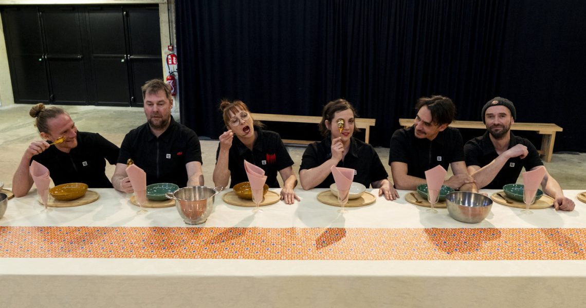 Copie de tof groupe à table